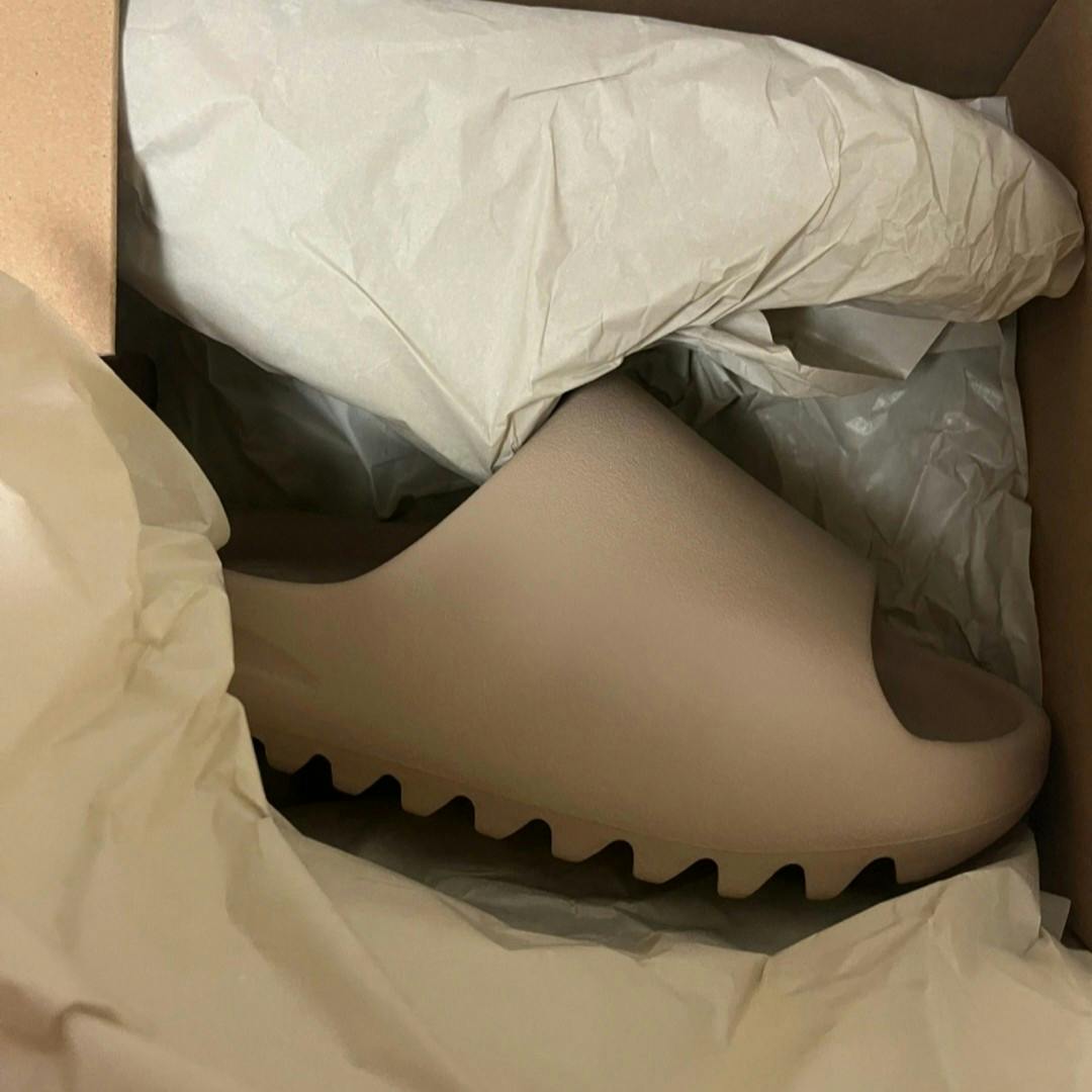 adidas Yeezy Slides 'Pure' (RESTOCK) GW1934 adidas Yeezy Slides 'Pure' (RESTOCK) GW1934